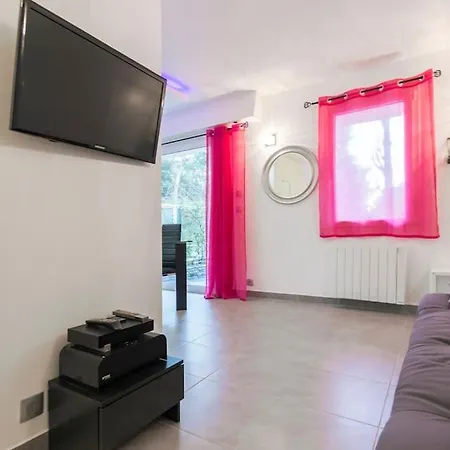 Tres Beau Terrasse Les Pins