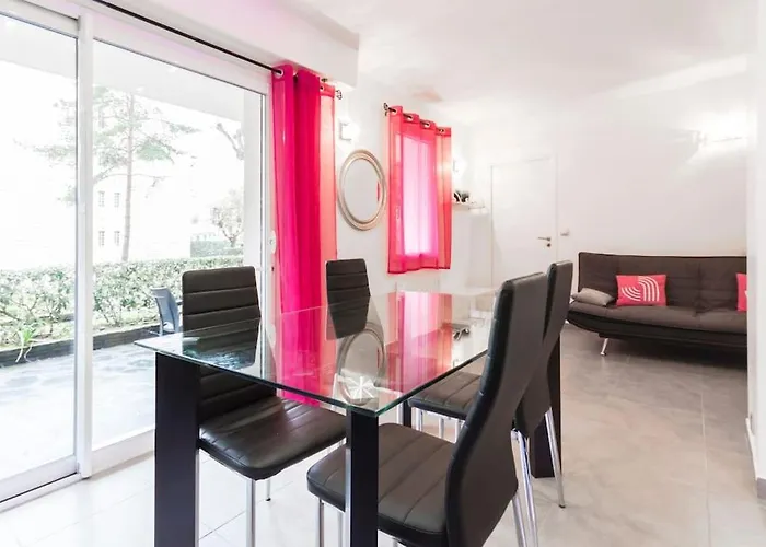 Très Beau Terrasse Les Pins *